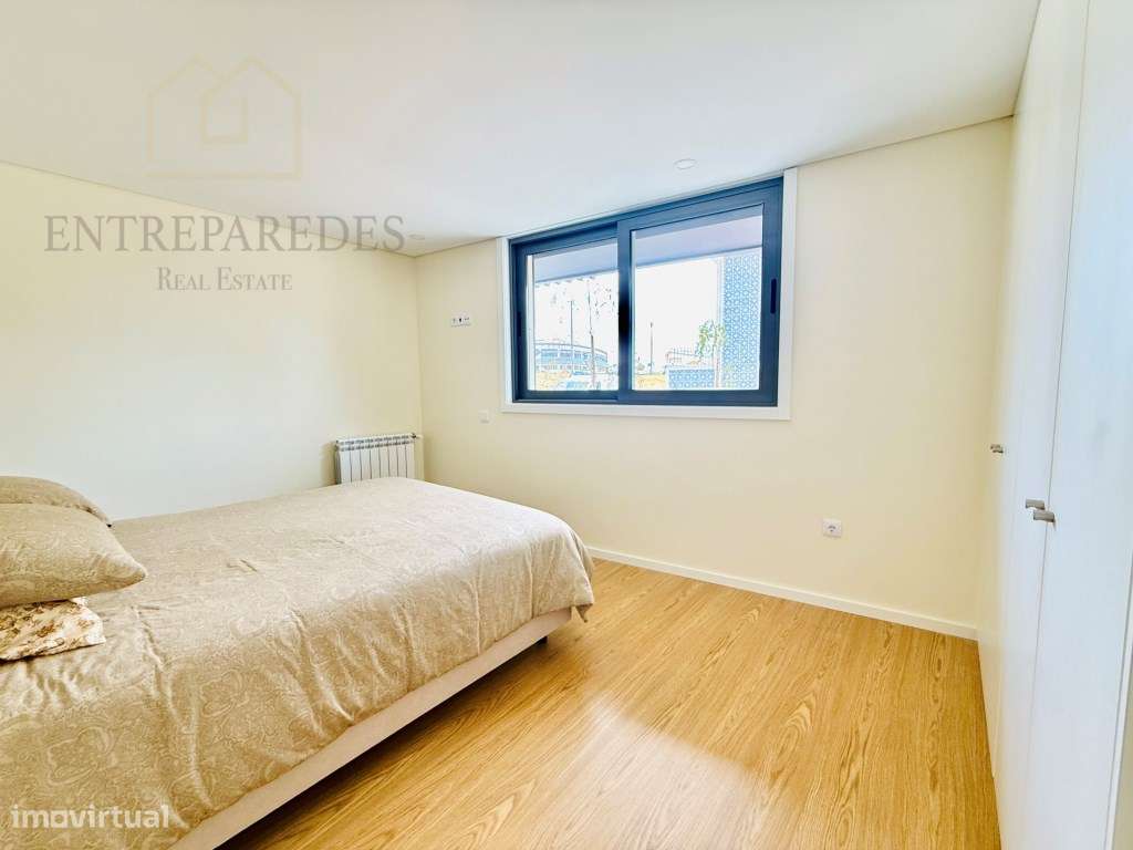 Apartamento T2 com terraço e garagem no centro de Espinho para comprar-13