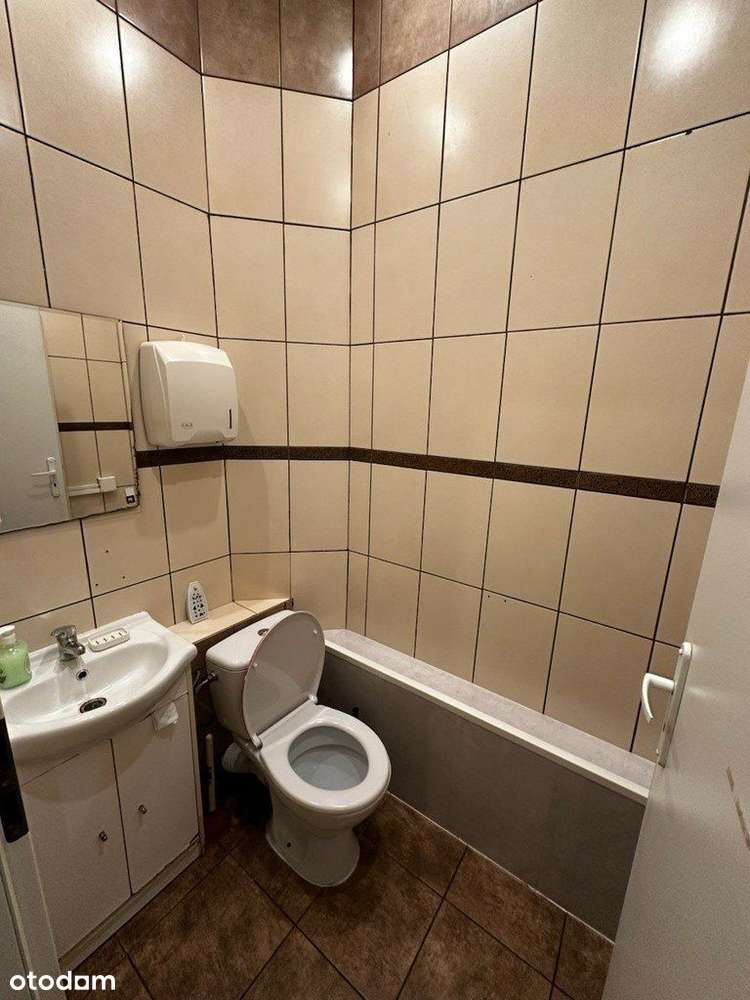 Obszerne mieszkanie w centrum Katowic-12