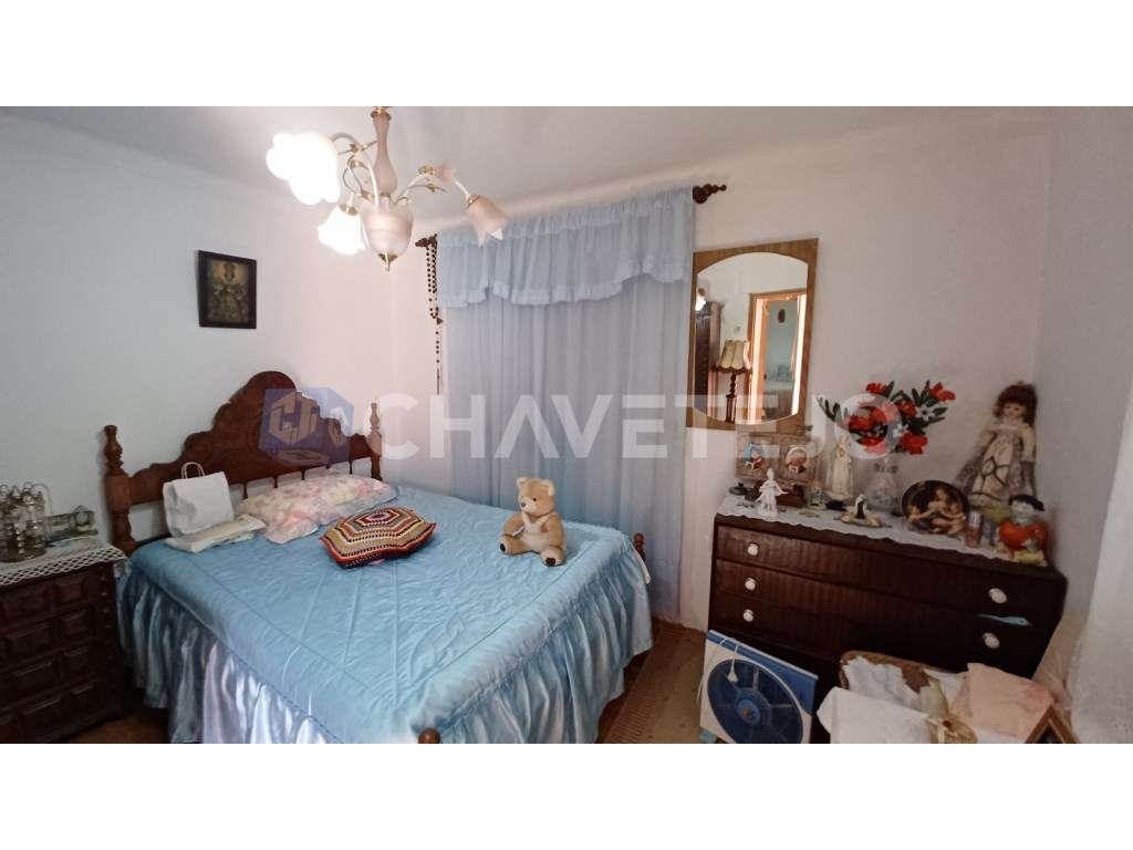 Prédio com habitação, armazém, e logradouro a 3 minutos de Tomar.-33