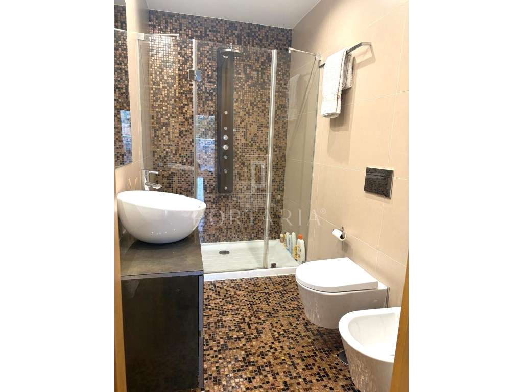 Apartamento T4 com terraço e garagem fechada em Aveiro-26