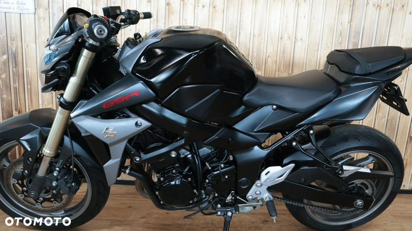 Suzuki GSR - 27