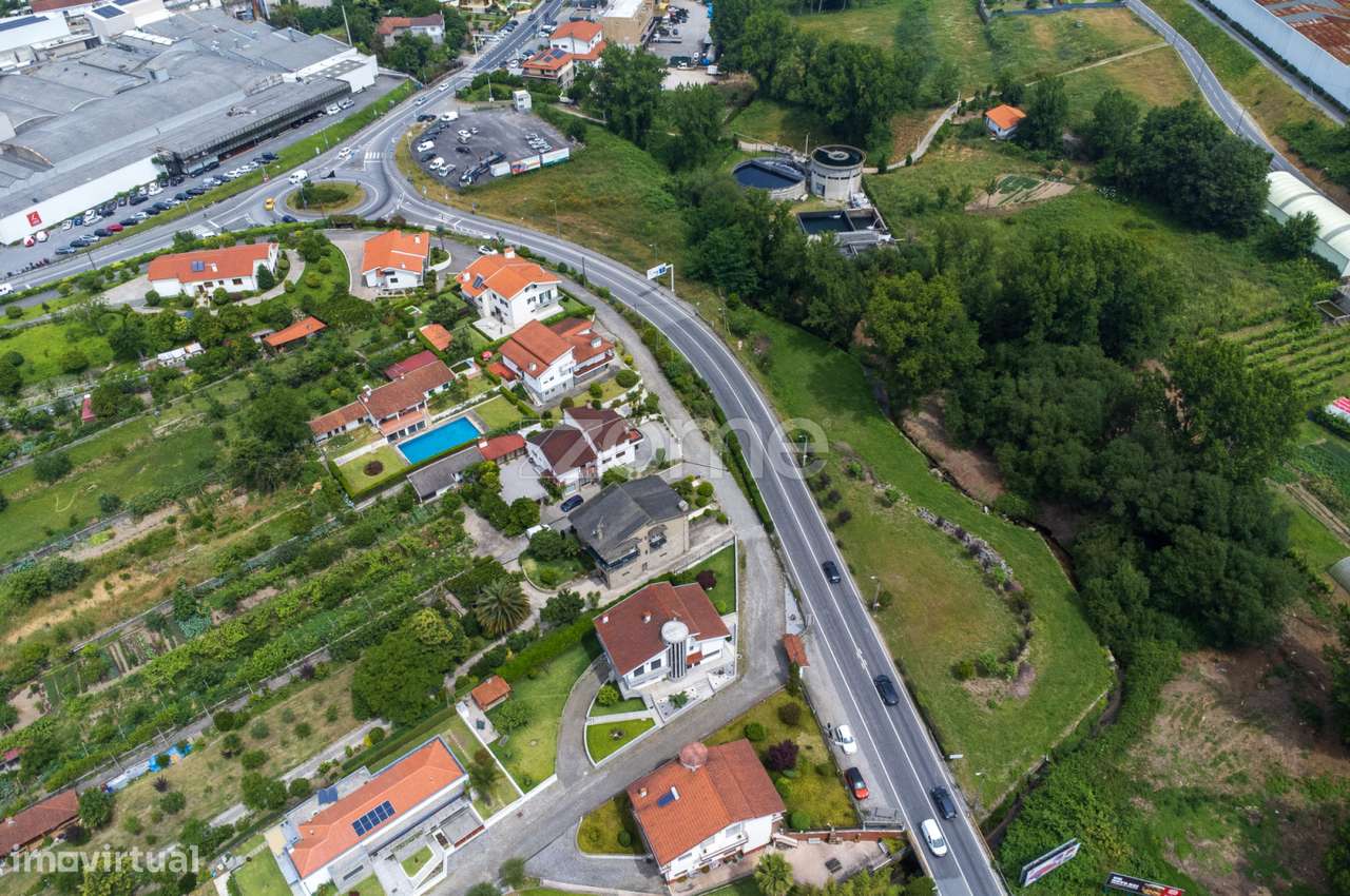 Terreno para arrendamento com 2.400 m2 em Nespereira, Guimarães - Grande imagem: 3/9