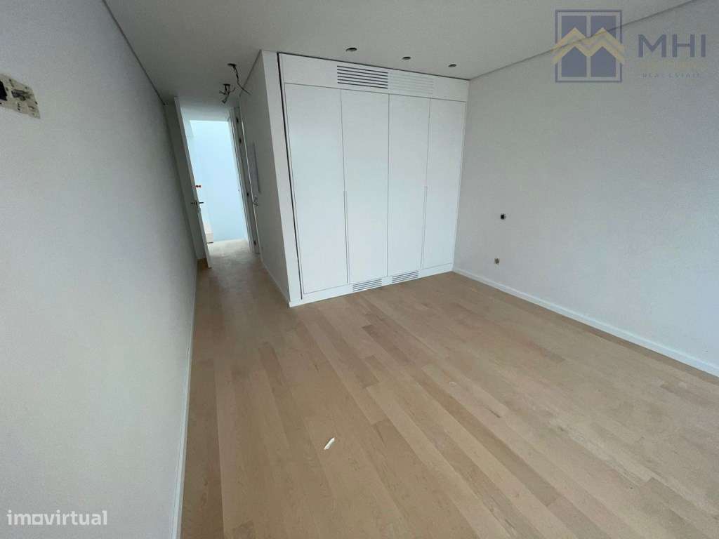 Moradias de Luxo T4 +1 a 500 metros da praia em Canidelo-45