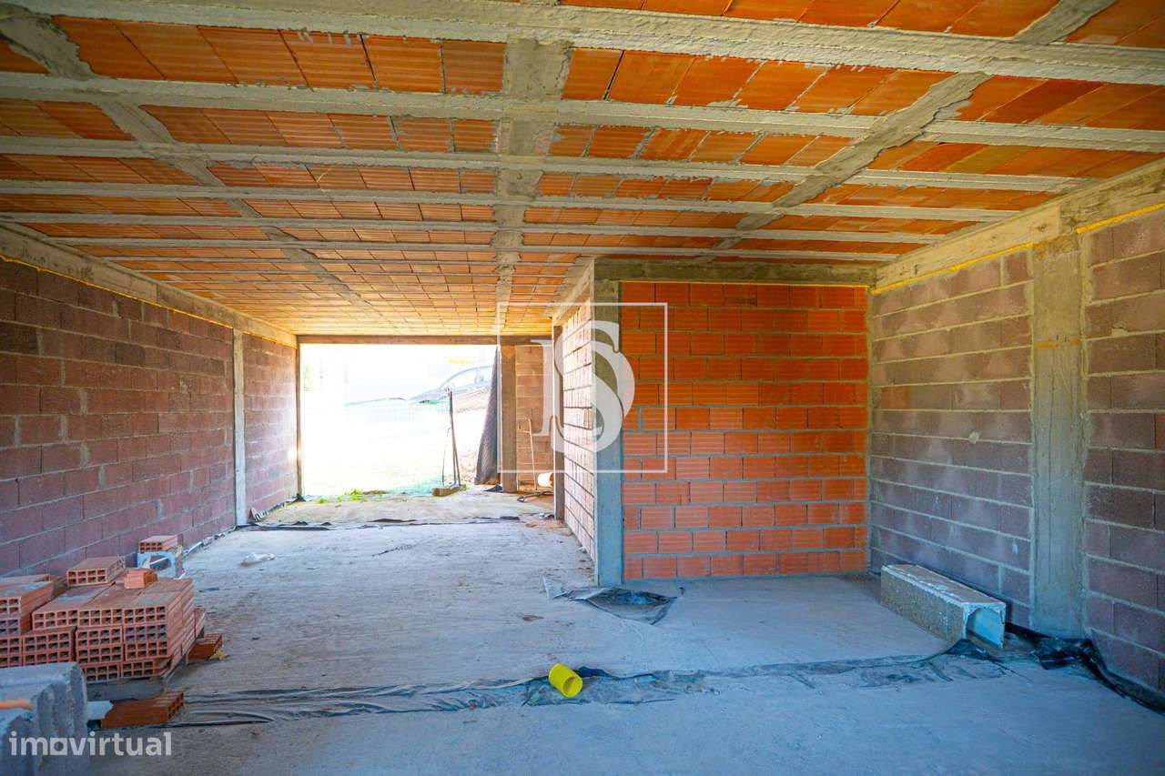 Moradia T3 por terminar | Elevado potencial de investimento-8