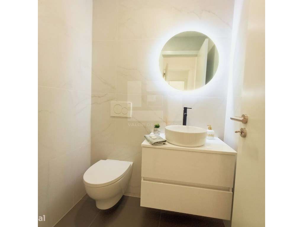 Apartamento t3 à venda na Rua João Ortigão Ramos,-8