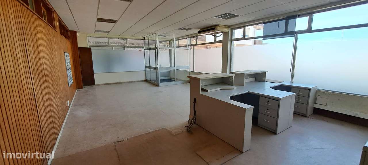 Loja comercial em Darque com estacionamento-9
