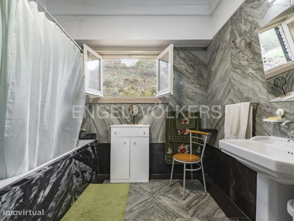 Moradia Isolada com Terreno de 1.300 m² em Alvalade-14