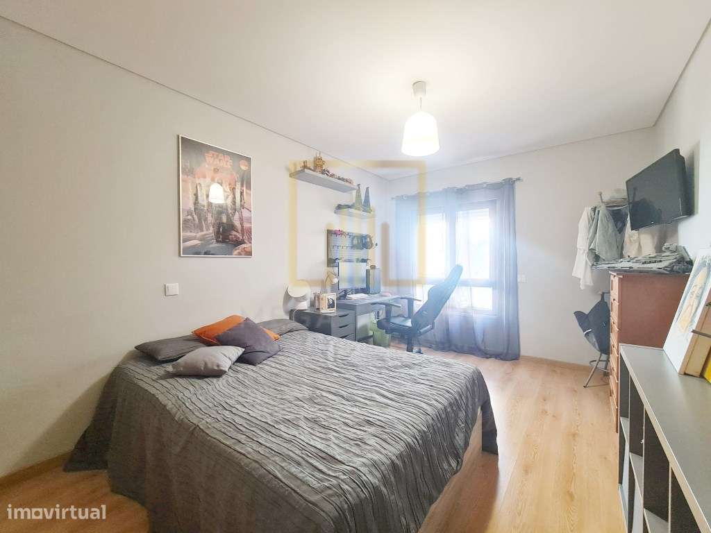 Apartamento T3 com Terraço e 3 WC, em Lagoa.-37