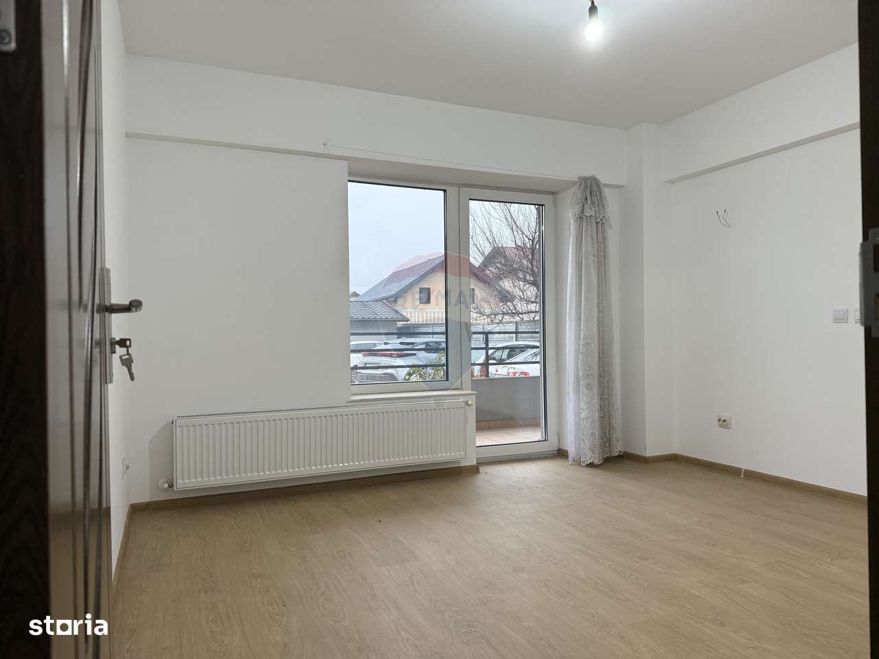 Apartament cu 3 camere de vânzare cu loc de parcare, Calea Bârladului-1