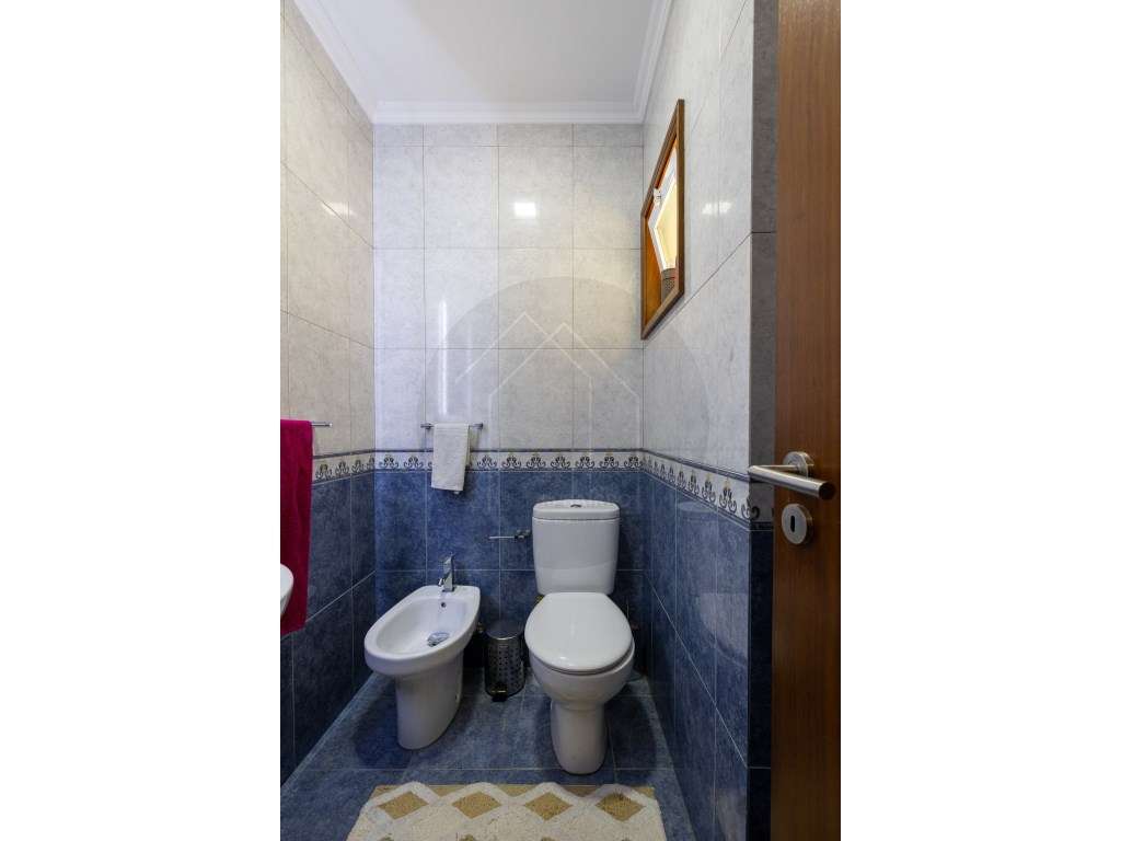 Moradia T4 Independente com Piscina, Ginásio e Garagem para 4 Carro...-19