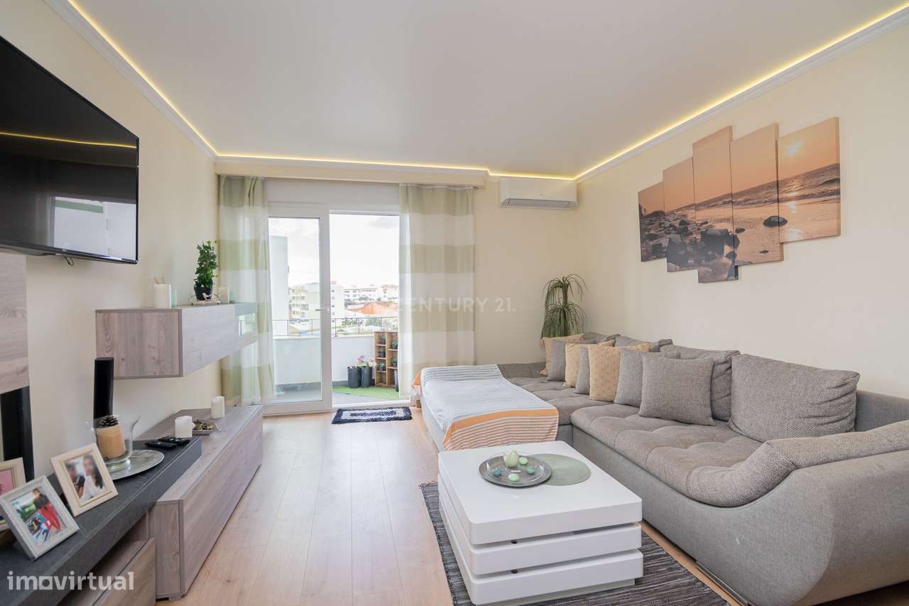 NÃO PERCA ESTA GRANDE OPORTUNIDADE! APARTAMENTO T2 ESPAÇOSO E COMPLETA - Grande imagem: 1/34