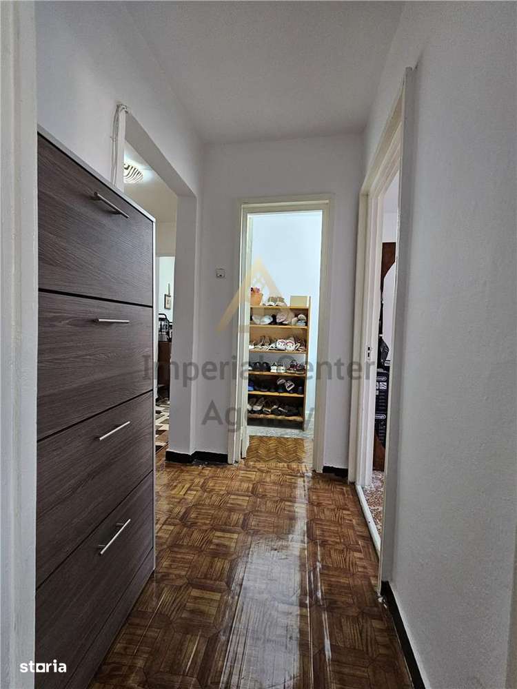 APARTAMENT de 108 mp  DE VANZARE CU 5 CAMERE, ET 1 IN STATIUNEA TURIST - Imagine principală: 5/20