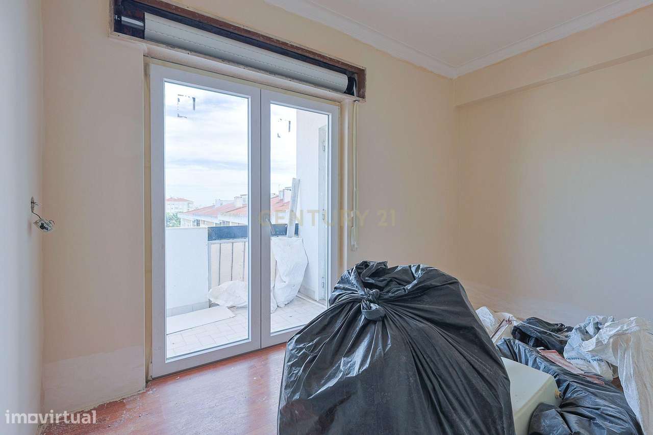 T3 totalmente remodelado em Vale de Milhaços, Corroios-11