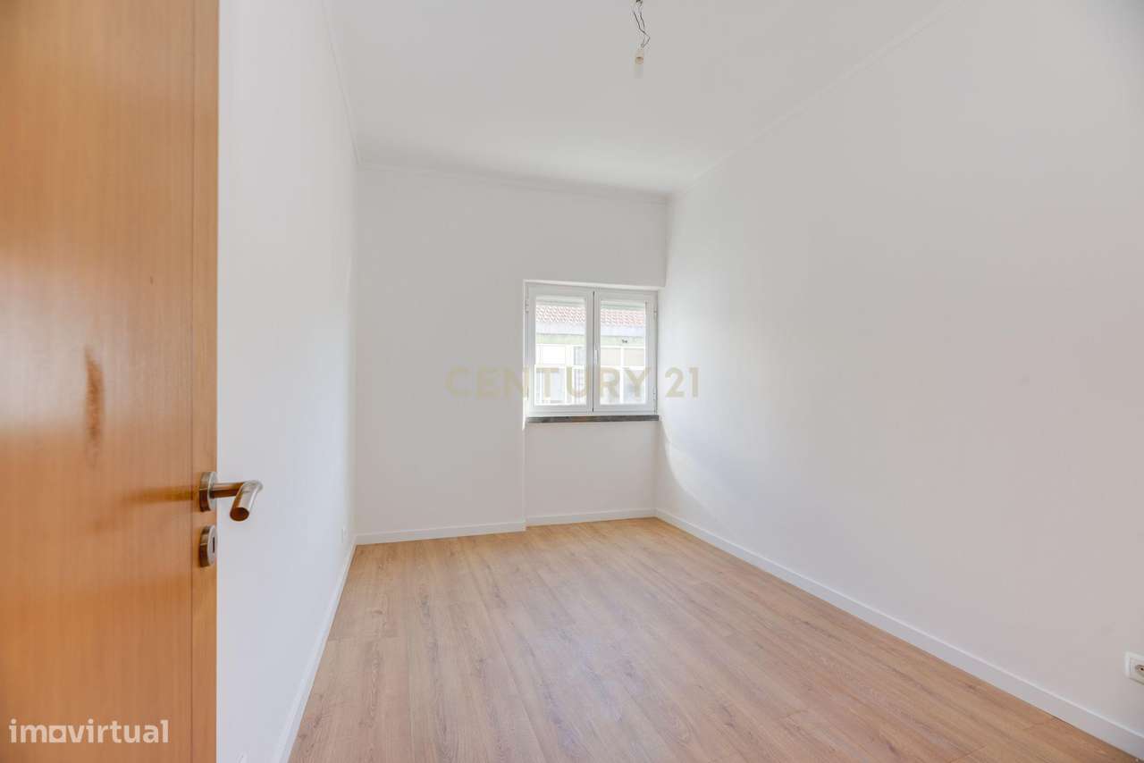 Apartamento T2 Renovado  na venda Nova -  Amadora-8