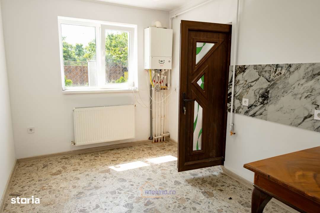 Casa renovata, spatiu pentru familie si gradina - Moinesti-17