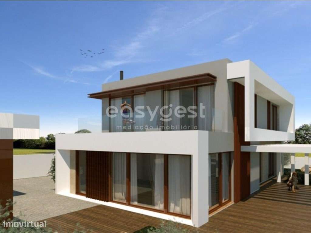 Moradia T4 independente situada na freguesia de Santa Joana - Grande imagem: 4/16