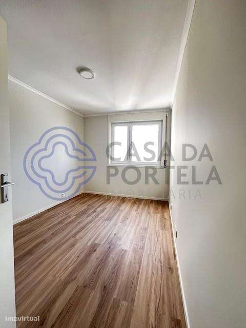 Apartamento T3 com elevador e garagem no Foco - Grande imagem: 2/23