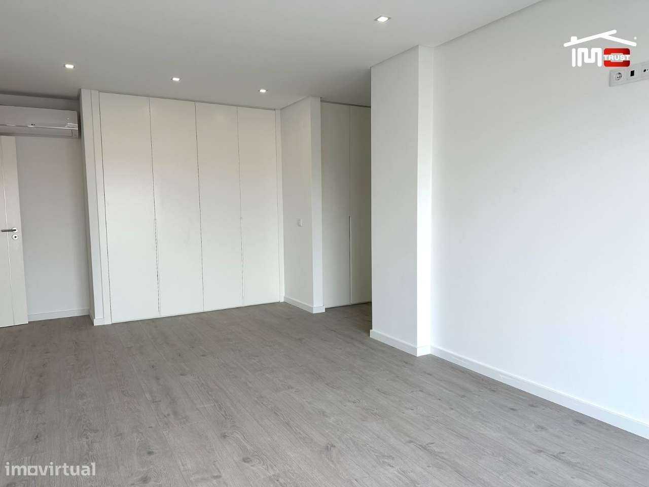 Incrivel Apartamento T3 com Varandas, Garagem e Arrecadação-8