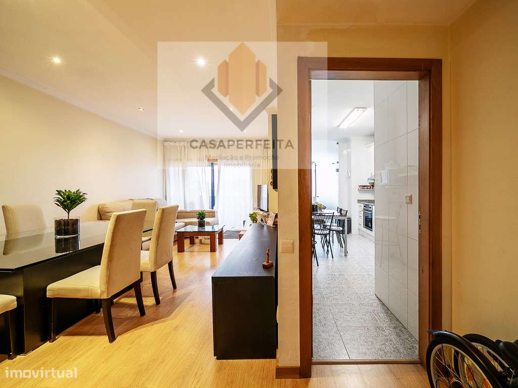 Fabuloso T2 de 2 Frentes com Varanda, Lugar de Garagem e Arrumo - C... - Grande imagem: 4/33