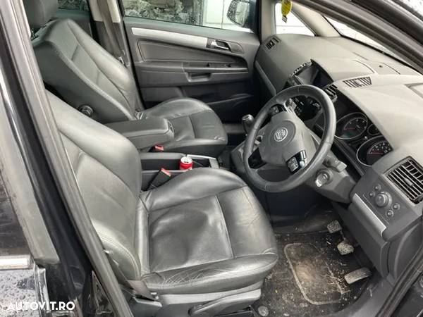 Dezmembrez Opel Zafira 2012 1.7 Euro 5 - 7