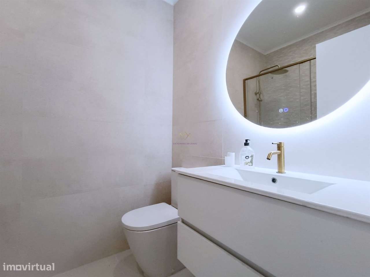 Apartamento remodelado centro Amadora-19
