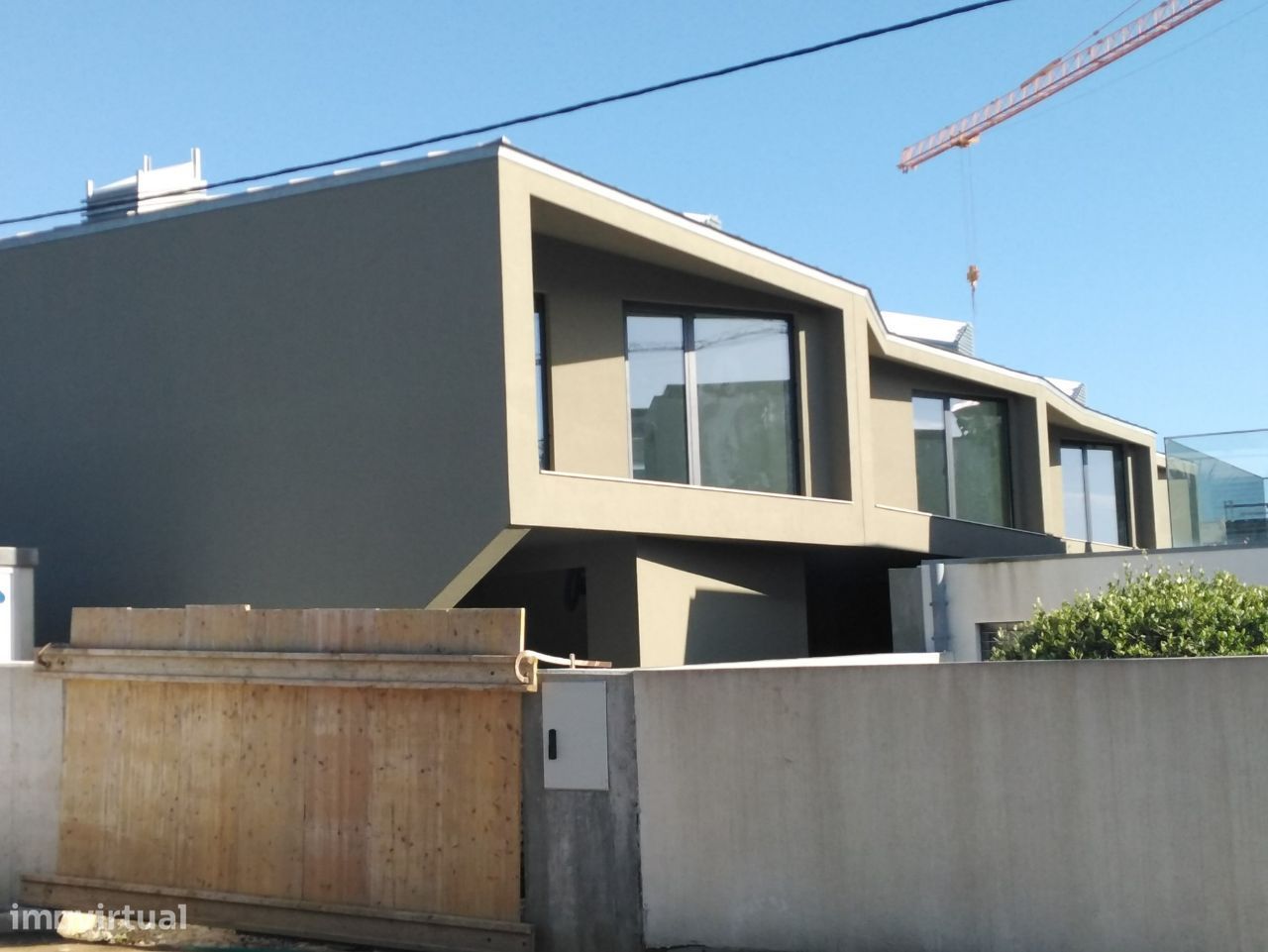 Moradias - CHIEIRAS - Condomínio Privado com Piscina - Junto ao Mar