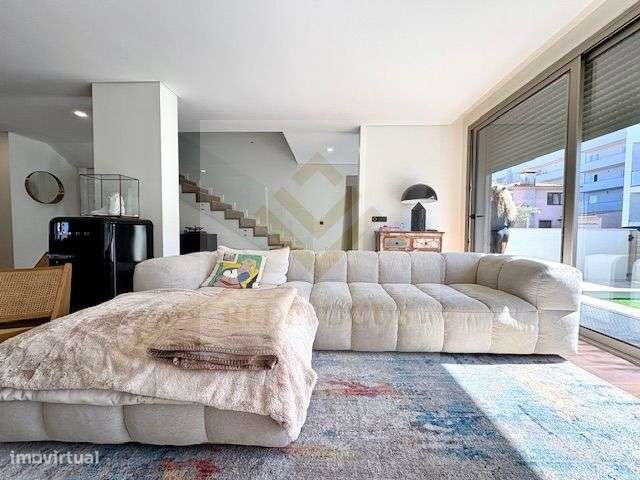Moradia T4 de Luxo com Piscina e Jardim em Esmoriz-5