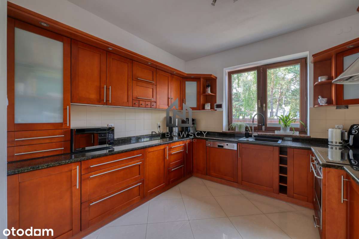 Dom wolnostojący z ogrodem i garażem-Józefów-8