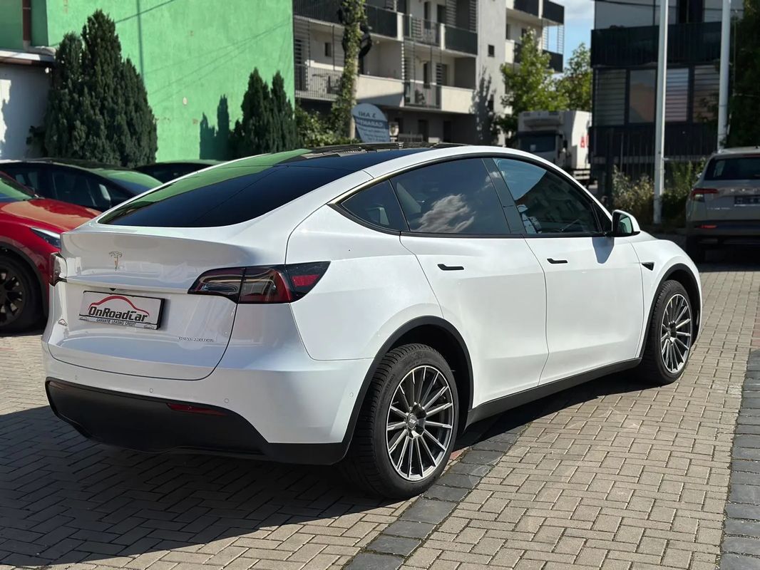 Tesla Model Y Long Range Dual Motor AWD - 2