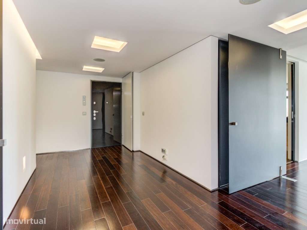 Apartamento T5 + 1 no Condomínio Jardins São Lourenço - Lisboa-3