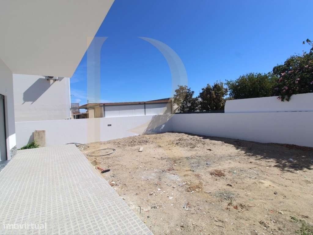 Moradia isolada térrea nova T4 em Fernão Ferro - Grande imagem: 5/24