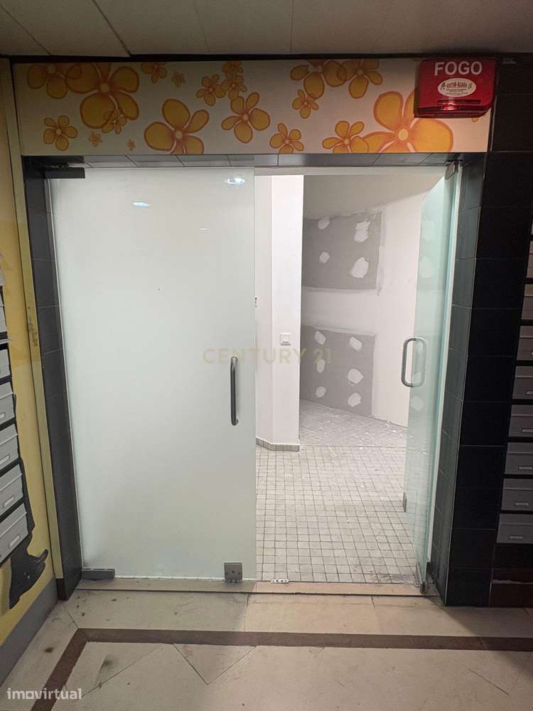 Loja Remodelada no Centro Comercial Torre das Flores - Grande imagem: 5/9