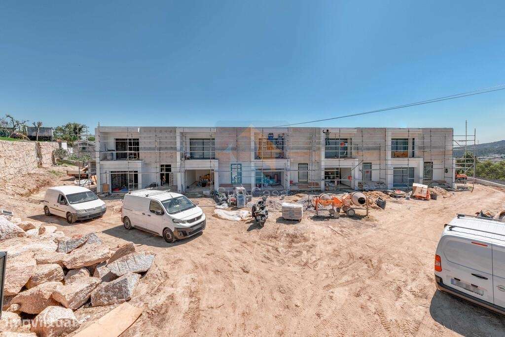 Moradia do gaveto T4 em condomínio privado no empreendimento Village-18