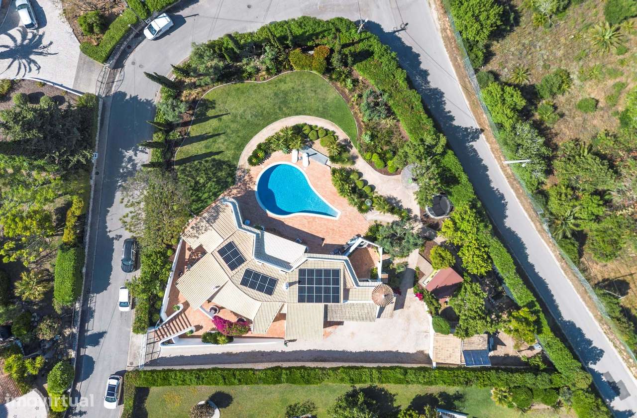 CASA DOS SONHOS EM CALIÇAS COM 4 QUARTOS, PISCINA E GARAGEM-29