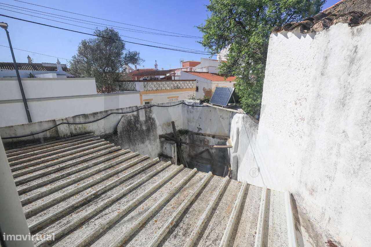 Armazém com quintal passivel de converter em habitação. - Grande imagem: 3/14