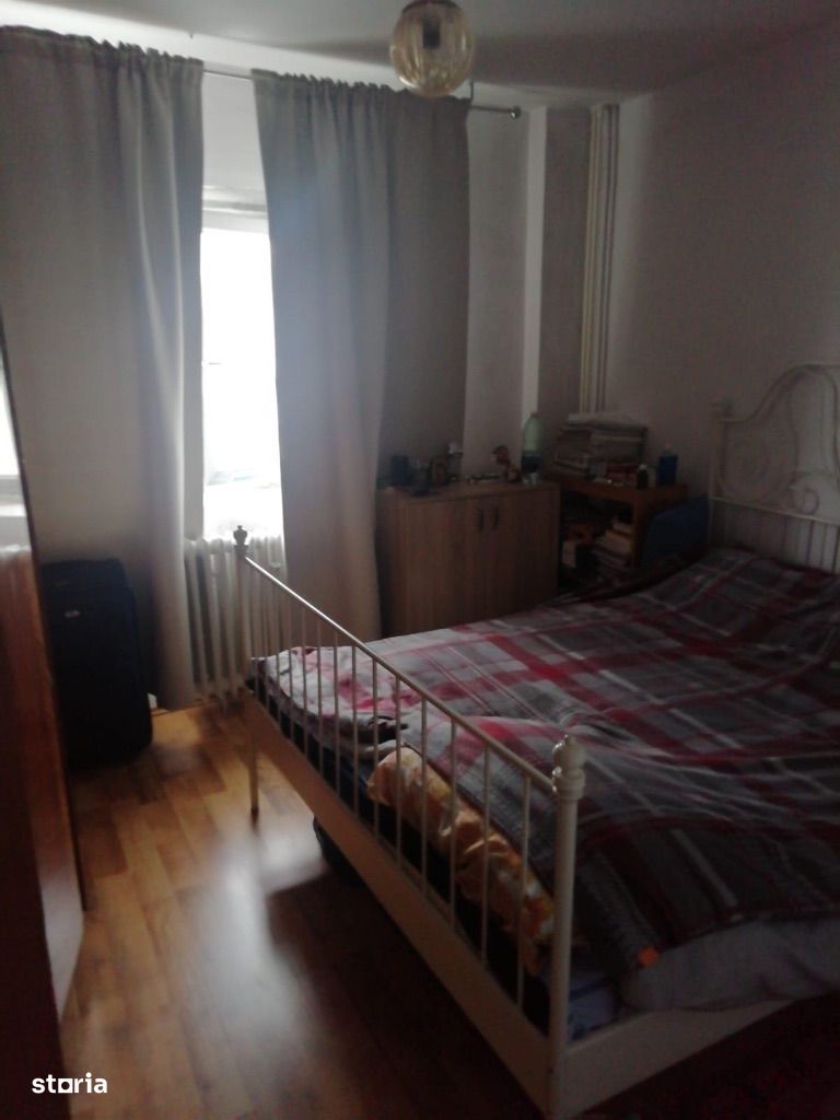 Vând apartament 3 camere zona Lacul Tei