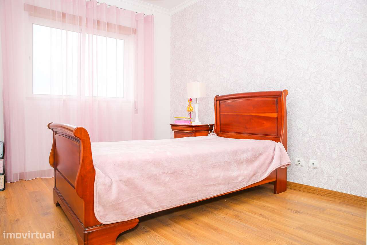 Excelente apartamento T3 com 111m2 no centro da Abrigada-43