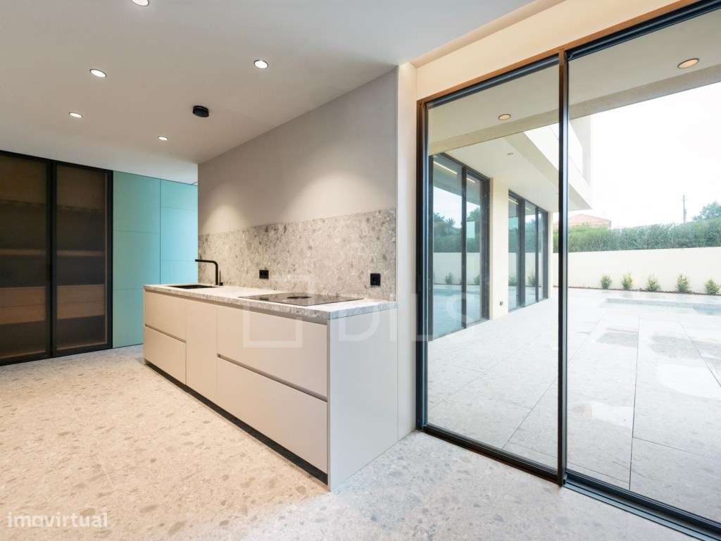 Moradia T5 nova, com jardim e piscina, situada em Birre - Grande imagem: 4/44