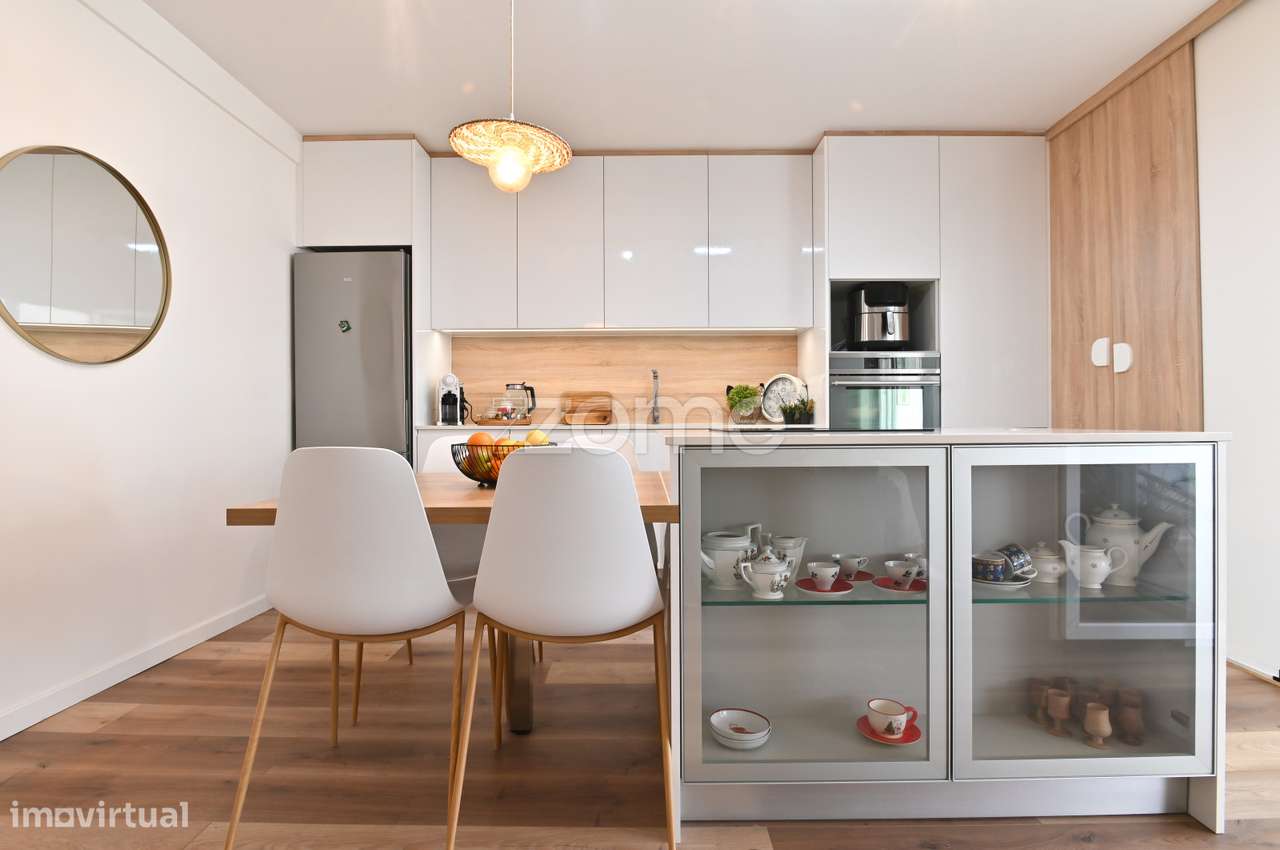 Apartamento T2 remodelado no Junqueiro, Carcavelos - Parede, Cascais - Grande imagem: 2/34