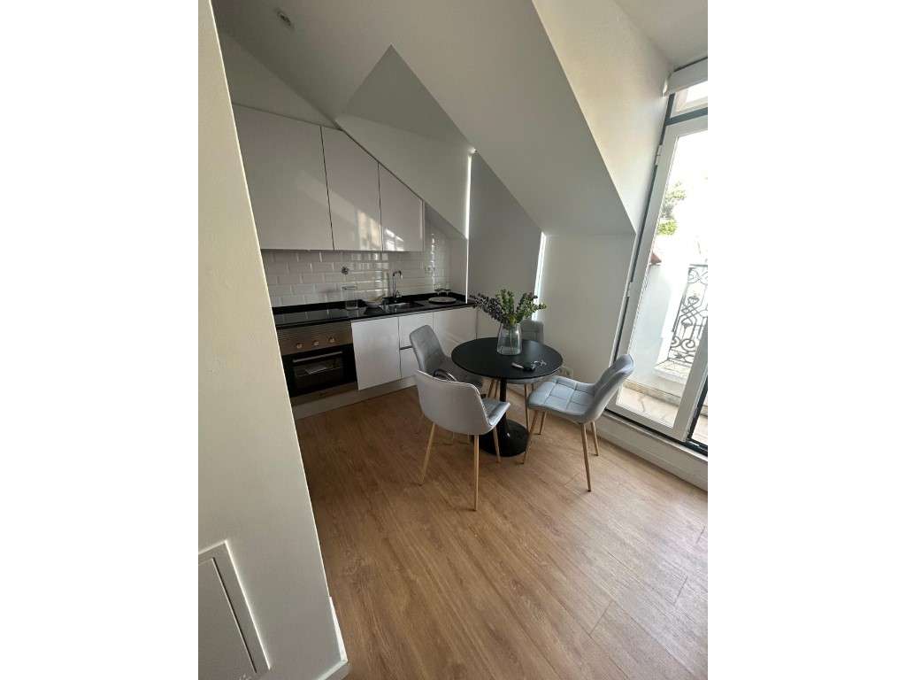 Apartamento T2 REMODELADO com VISTA RIO em Lisboa - Grande imagem: 5/17