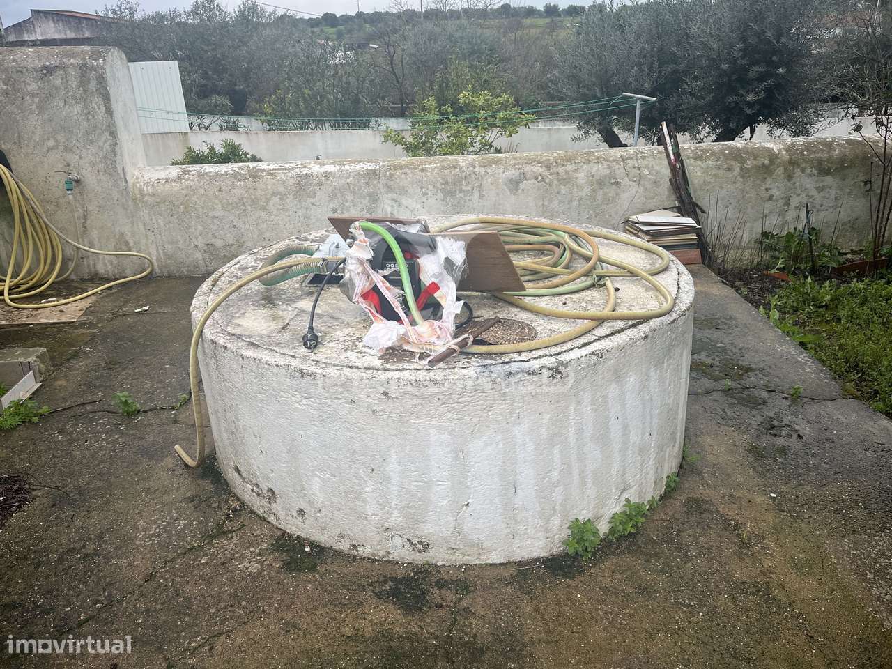 Moradia T2+1 com amplo quintal e poço em Alfundão.-18