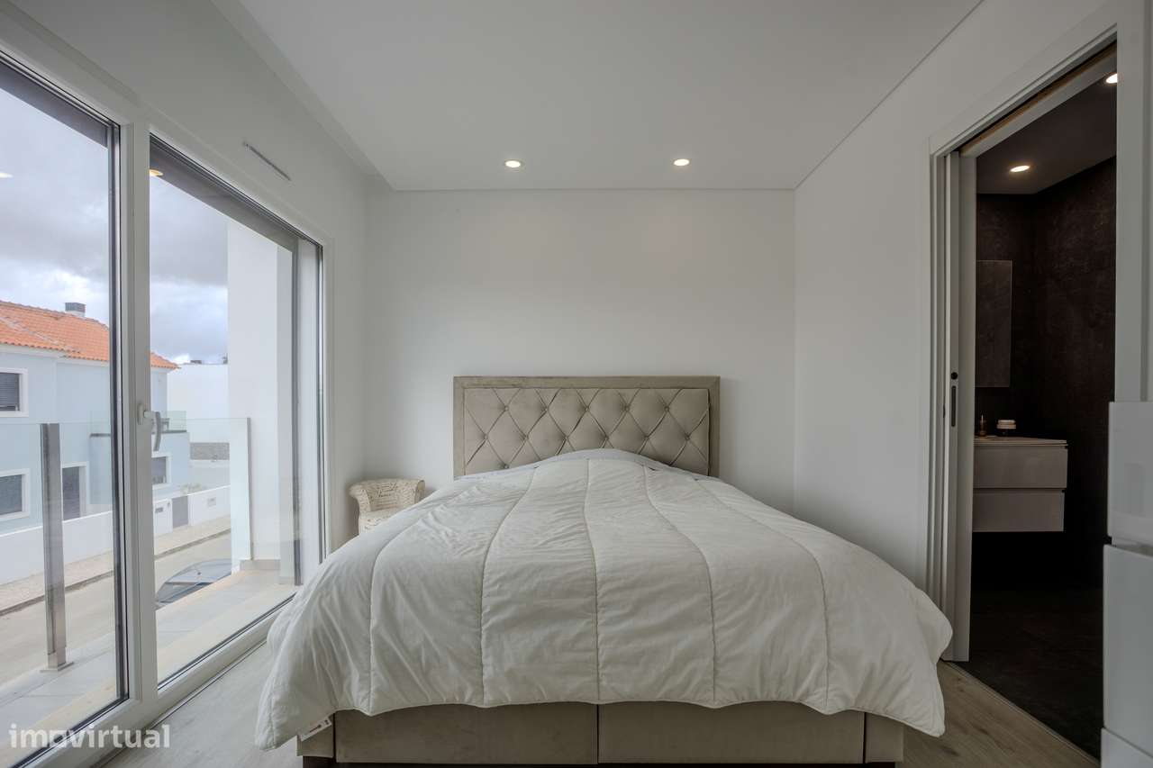 Moradia T4 Semi-Nova-15