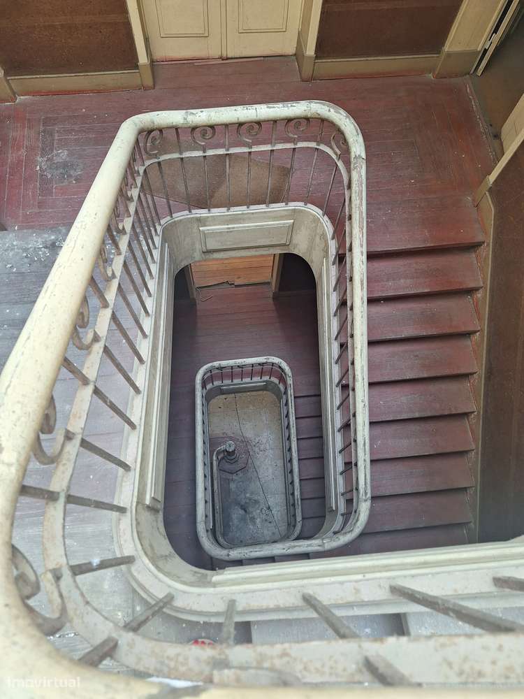 Prédio devoluto SEM Inquilinos junto ao Mercado de Arroios-8