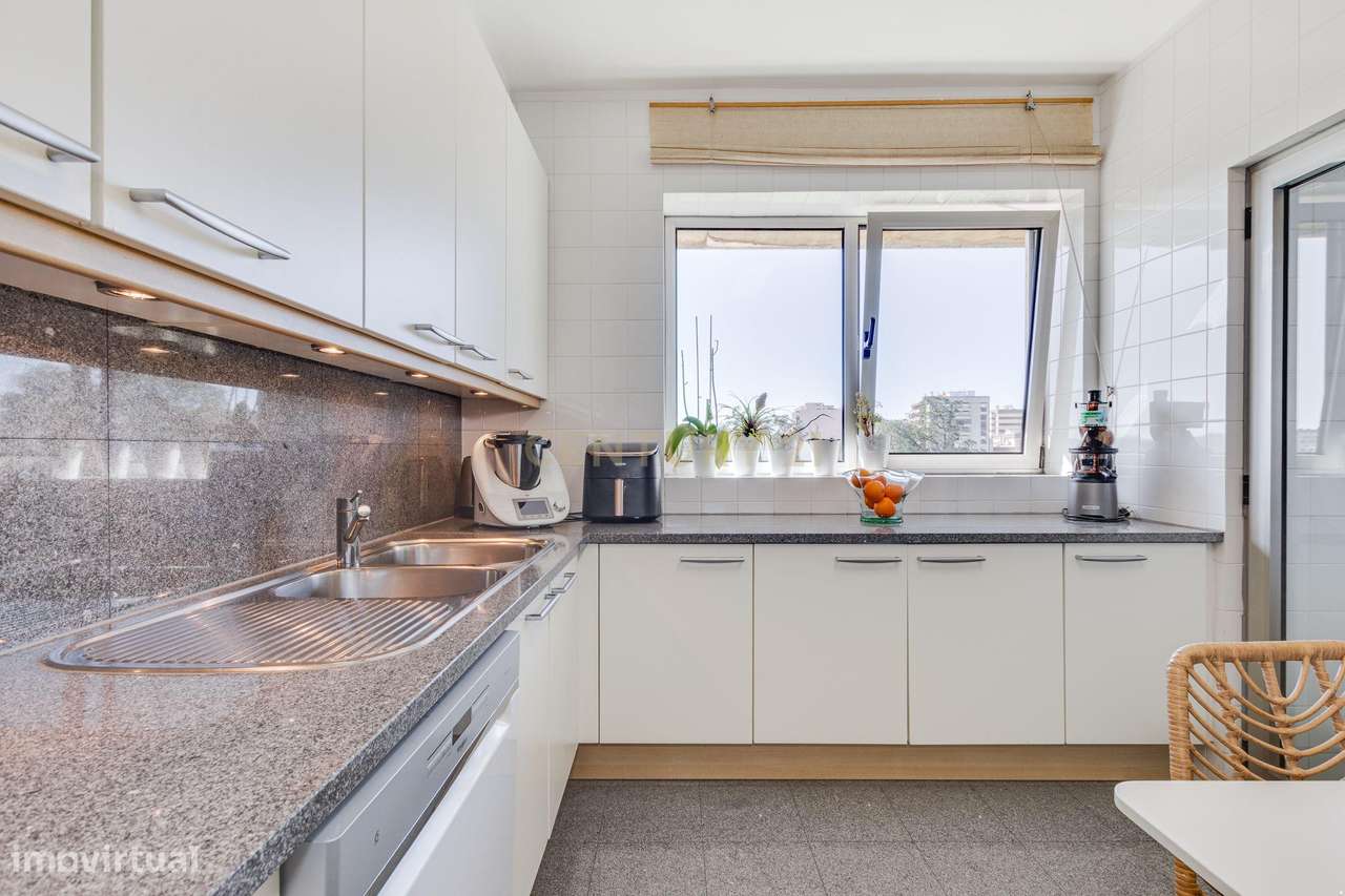 T4+1 na 1ª linha Condomínio fechado Parque das Conchas-25