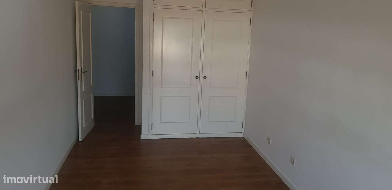 Entroncamento | Apartamento T3 com Garagem e Arrecadação –-11
