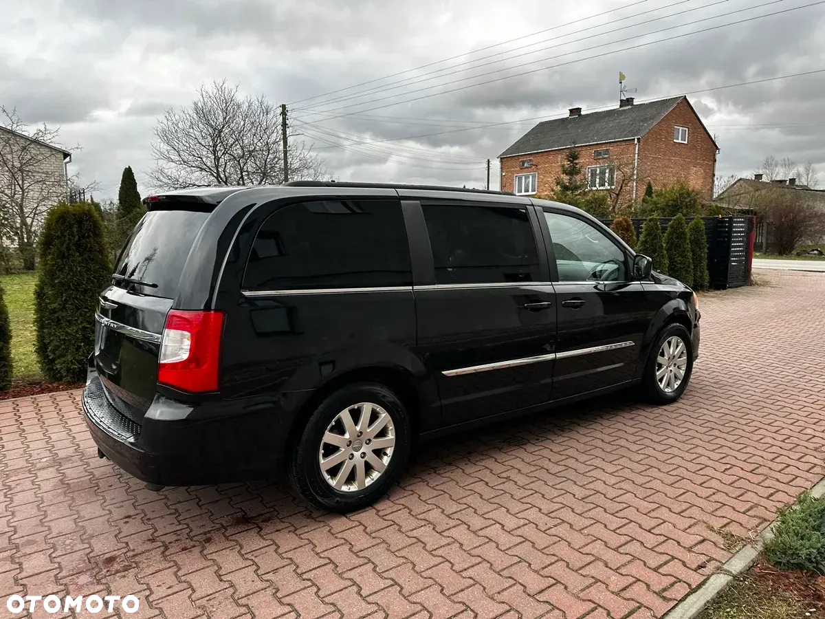 Chrysler Town & Country 3.6 Limited - 9