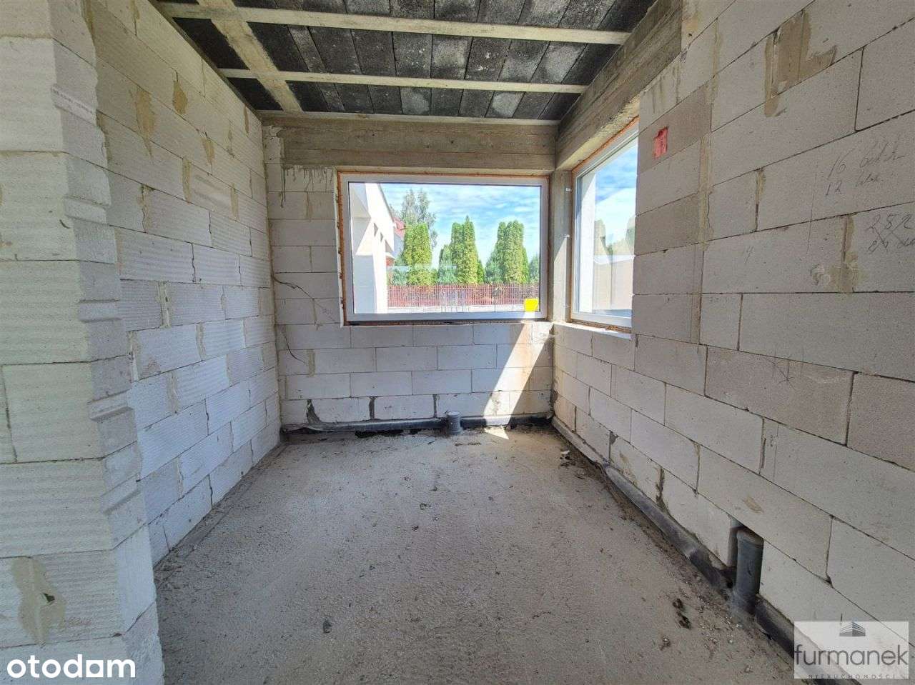 Nowoczesny dom jednorodzinny na nowym osiedlu-16