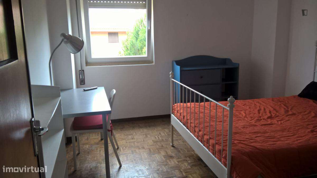 Quarto - localizado em Bairro do Sol Coimbra - Grande imagem: 2/10