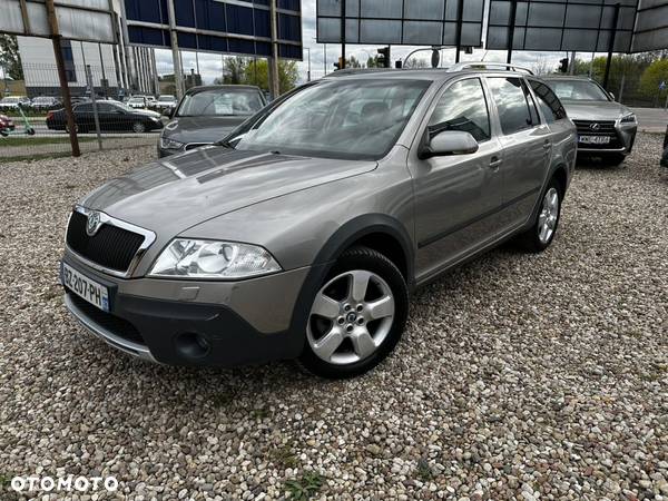 Skoda Octavia Combi 2.0 TDI DPF 4x4 Scout - 17