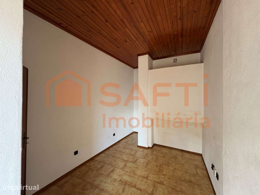Loja com garagem e sótão com potencial de conversão em To/T1 - Pombal - Grande imagem: 3/21